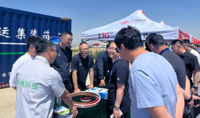 易暖科技攜節能環保爐具亮相鄂爾多斯市三化展會現場